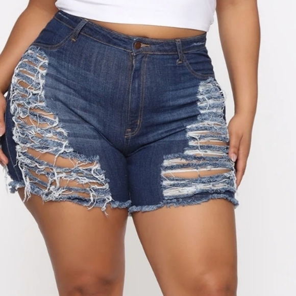Fashion Nova Women's Distressed Bermuda Shorts Dark Wash 3X - Picture 3 of 10